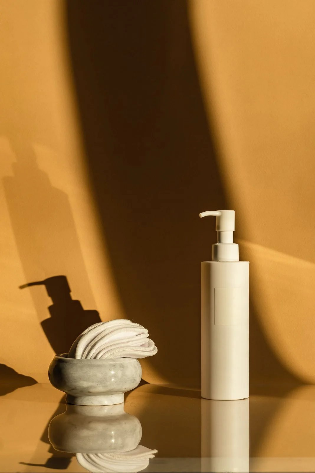 White face wash pump bottle