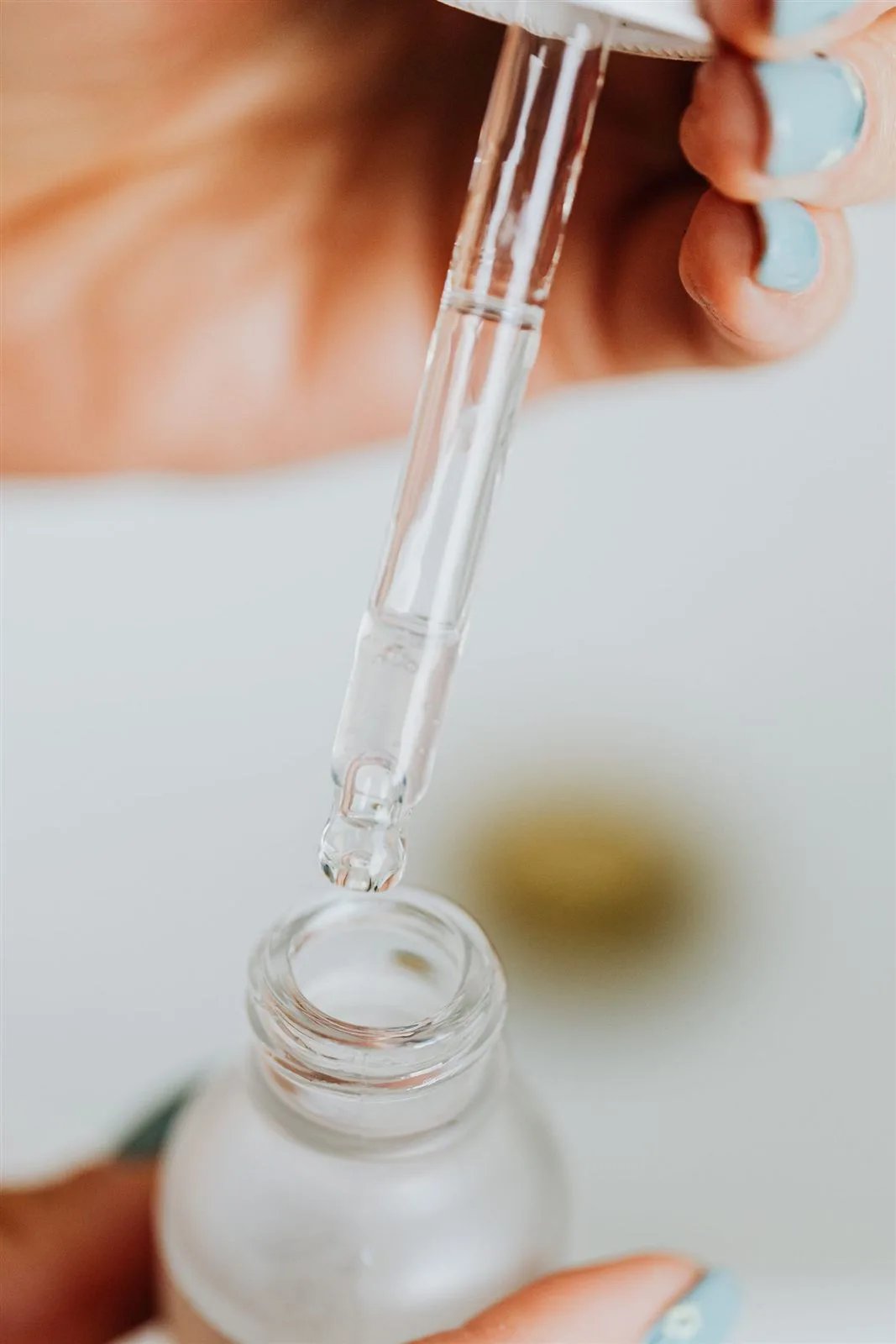 Clear hyaluronic acid serum dropper bottle